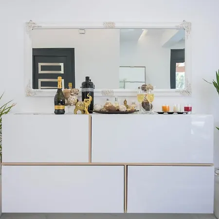 Villa 6 Bed - Sleeps 15 - Pets - Pool - Jacuzzi