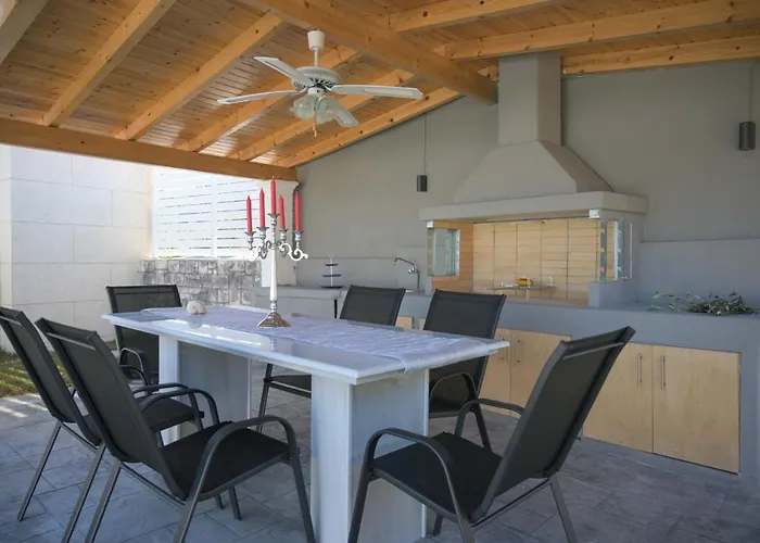 6 Bed - Sleeps 15 - Pets - Pool - Jacuzzi