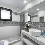 Βίλα 6 Bed - Sleeps 15 - Pets - Pool - Jacuzzi Μεσογγή