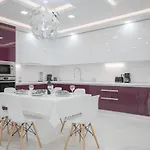 Βίλα 6 Bed - Sleeps 15 - Pets - Pool - Jacuzzi Μεσογγή