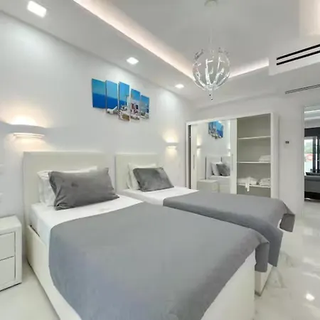 Villa 6 Bed - Sleeps 15 - Pets - Pool - Jacuzzi *