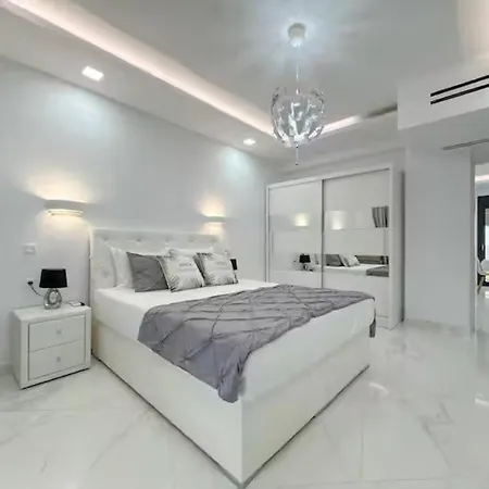 6 Bed - Sleeps 15 - Pets - Pool - Jacuzzi Villa *