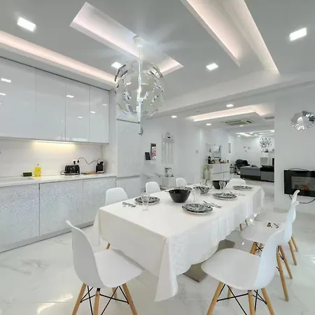 6 Bed - Sleeps 15 - Pets - Pool - Jacuzzi Villa Mesongí