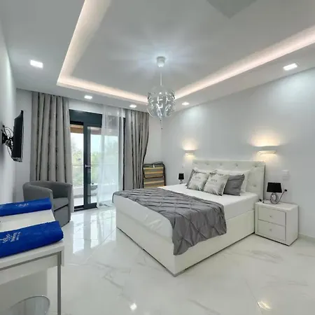 Villa 6 Bed - Sleeps 15 - Pets - Pool - Jacuzzi