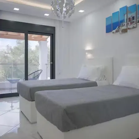 6 Bed - Sleeps 15 - Pets - Pool - Jacuzzi Mesongí