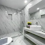 6 Bed - Sleeps 15 - Pets - Pool - Jacuzzi *