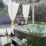 Villa 6 Bed - Sleeps 15 - Pets - Pool - Jacuzzi