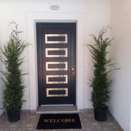 Villa 6 Bed - Sleeps 15 - Pets - Pool - Jacuzzi Mesongí