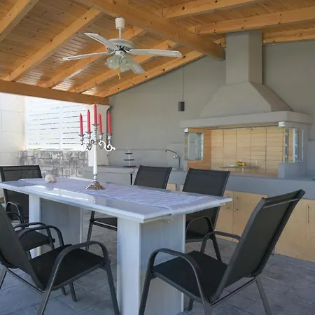 6 Bed - Sleeps 15 - Pets - Pool - Jacuzzi