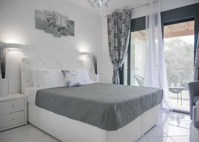 וילה 6 Bed - Sleeps 15 - Pets - Pool - Jacuzzi *