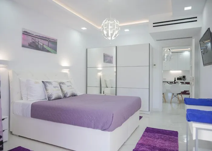 6 Bed - Sleeps 15 - Pets - Pool - Jacuzzi *