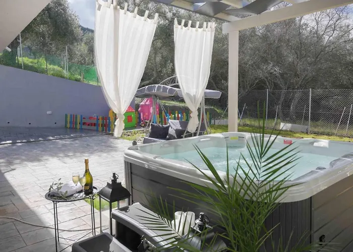 וילה 6 Bed - Sleeps 15 - Pets - Pool - Jacuzzi